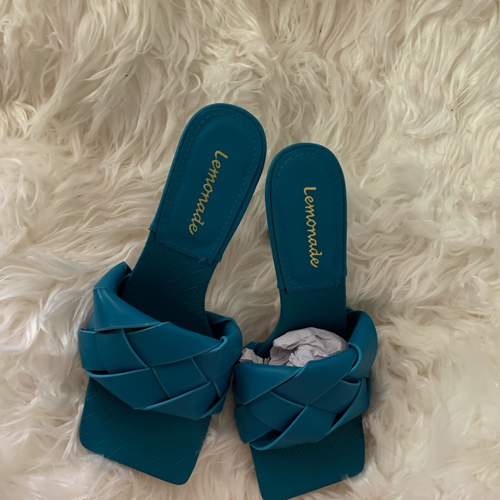 Mule shoes